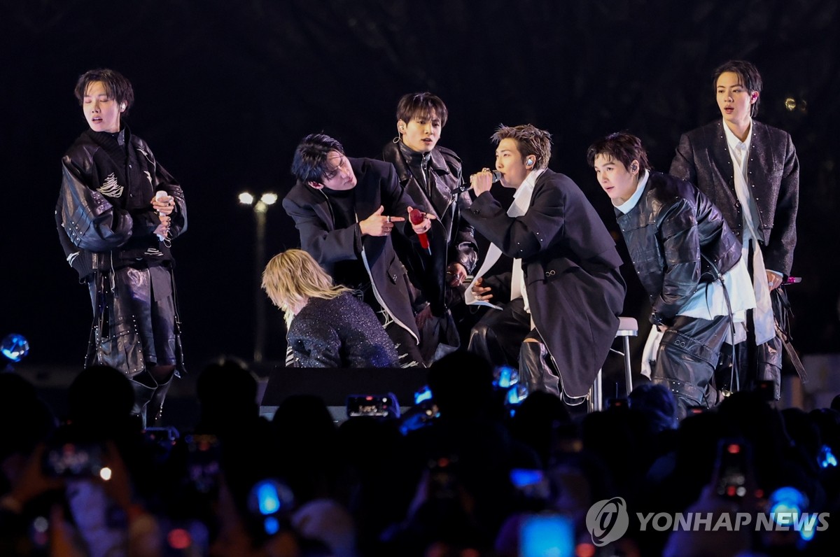 3��21��A�b�������ƪ��s���A�n���H��k�Ψ��u�֦~�Ρ]BTS�^�|��^�k�t�X��BTS THE COMEBACK LIVE�UARIRANG���C ���p��