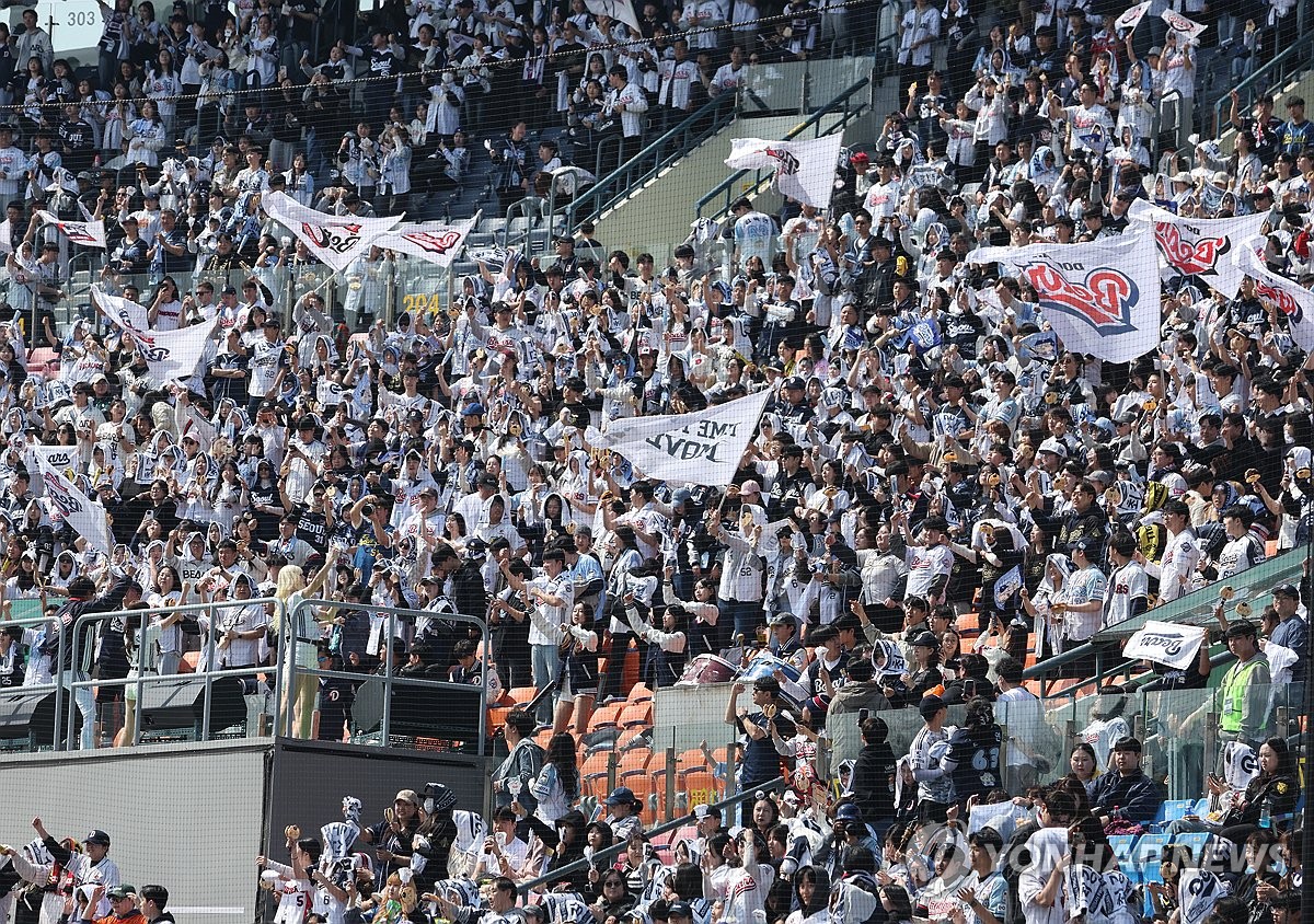 시범경기 구름관중