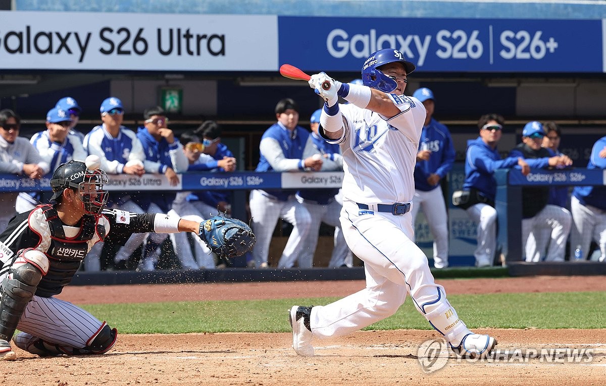 타석에 들어선 최형우