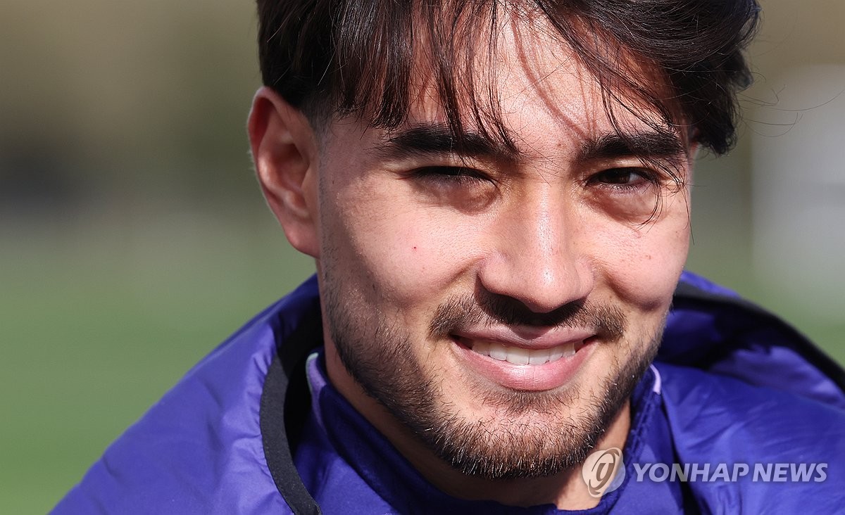 인터뷰하는 카스트로프