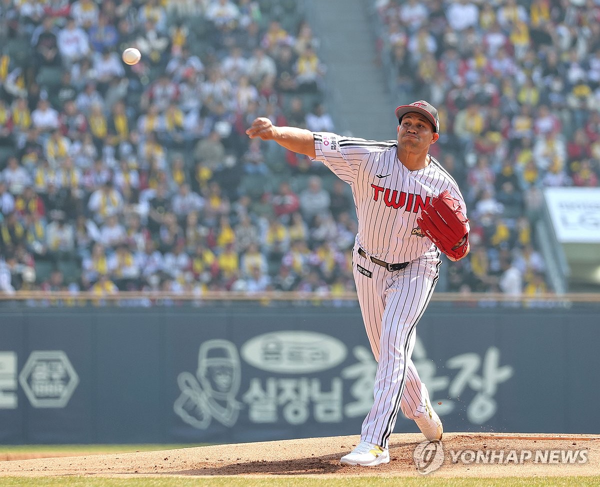 개막전 선발 나선 치리노스