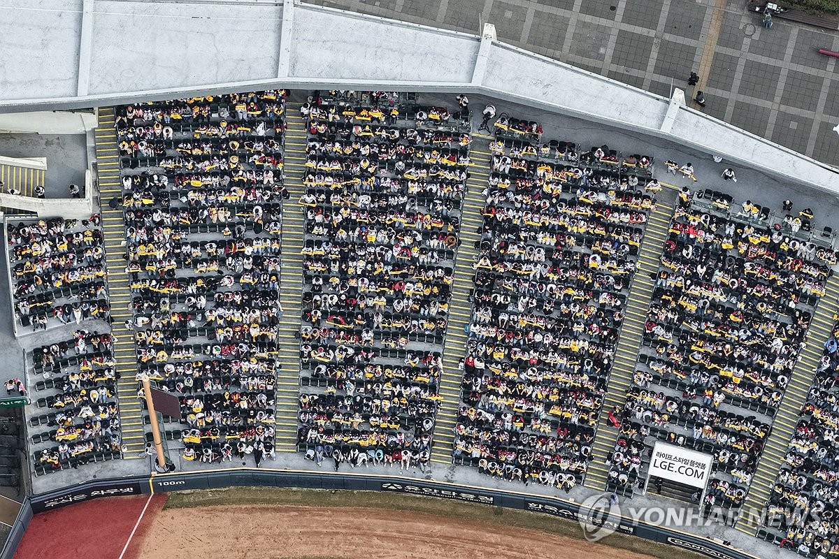 프로야구 주말 개막 2연전, 2년 연속 전 구장 매진