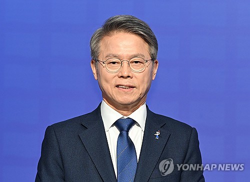 �P 전남광주통합특별시장 후보에 민형배�K현직 김영록에 승리