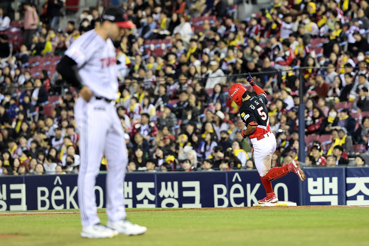 KIA 김도영, LG 톨허스트 상대로 시즌 첫 홈런 발사