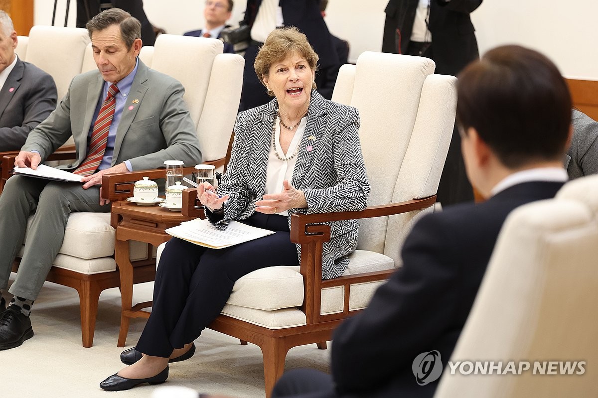 4��2��A�b�C�˻O�A���b�����������ĳ�|�N���ΡC�Ϭ����b��ť���ég·�F�Y�]���G�^�o���C ���p��