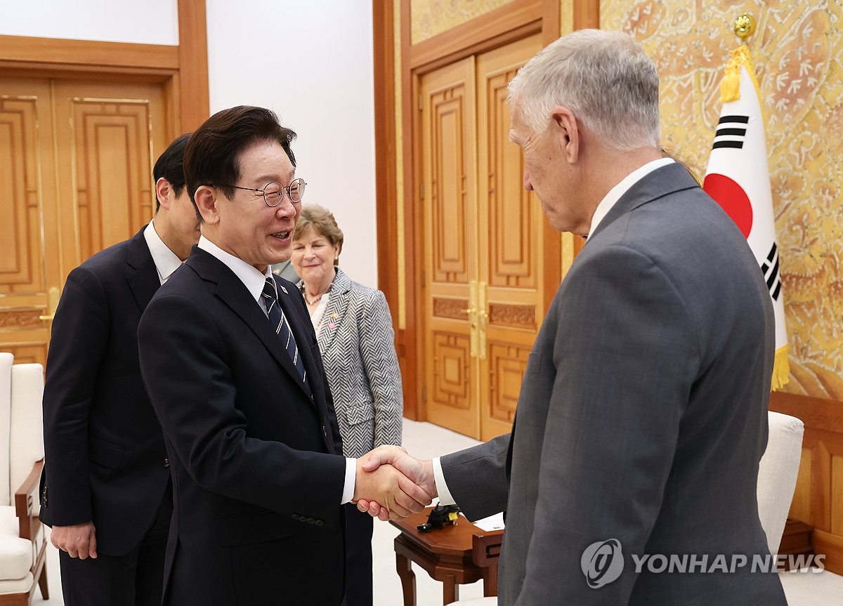 4��2��A�b�C�˻O�A���b���]���^���������ĳ�|�N���ΡC�Ϭ����b���P���i·���Q������C ���p��