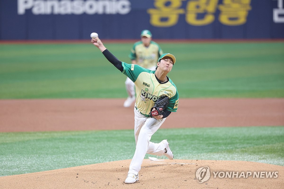 역투하는 키움 안우진