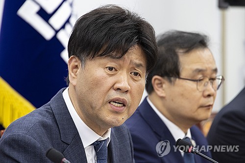 '대통령 측근' 김용 "결백 자신�K경기 보선 출마 원해"