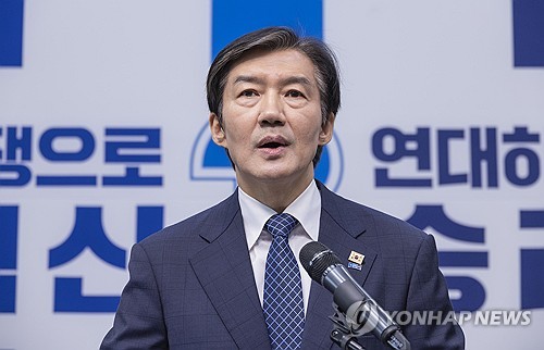 조국 "�P, 내가 부산 나가면 '曺 대 ��'으로 구도 바뀐다 우려"