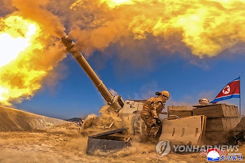 김정은, 김일성 생일에 포사격 참관�K금수산궁전 참배는 또 불참(종합)